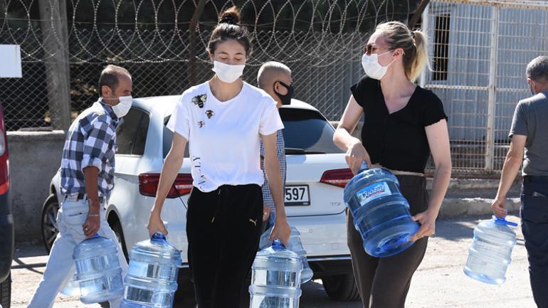 Eskişehirde su krizi devam ediyor Vatandaşlar oraya akın etti...