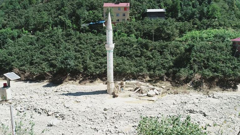 Bakan Soylu afet bölgesinde: Bir vatandaşın daha cansız bedenine ulaşıldı