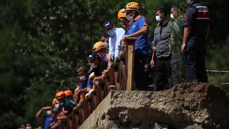 Bakan Soylu afet bölgesinde: Bir vatandaşın daha cansız bedenine ulaşıldı