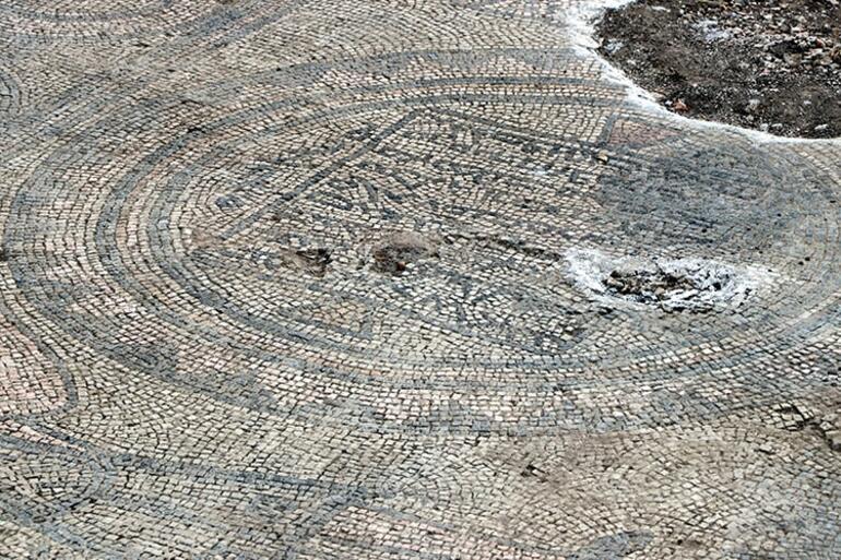 1600 yıllık Gola mozaiklerini tahrip ettiler