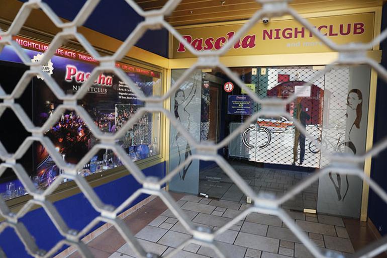 Avrupa’nın en büyük genelevi kapıya kilit vurdu