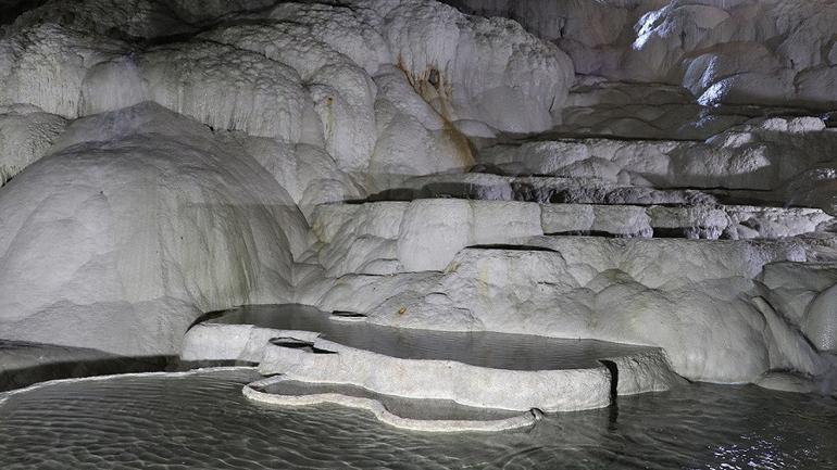 'Yer altındaki Pamukkale' görenleri hayran bırakıyor