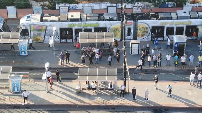 Breaking News: Walking without social distance on public transport in Istanbul