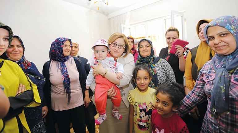Gaziantep Büyükşehir Belediye Başkanı Fatma Şahin: Ömrüm ‘Kadından olmaz’ diyenlere ‘Olur, olur, bal gibi olur’ demekle geçti