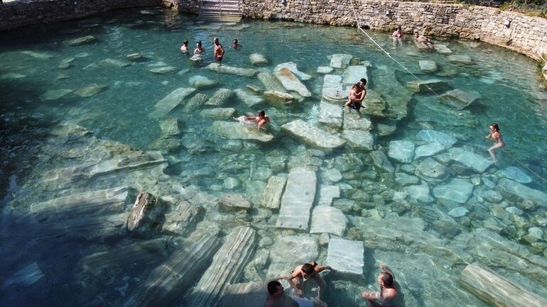 Pamukkale'deki antik havuzu 100 günde 60 bin kişi ziyaret etti