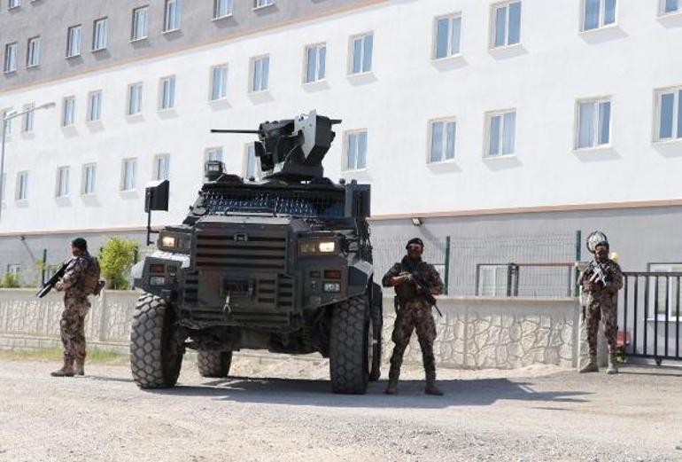 Vanda karantina ihlali yapanlar yurtta özel harekat polisi kontrolünde