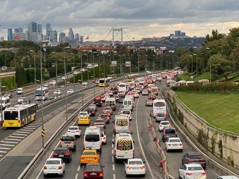 Minikler okula başladı... İşte İstanbulda sabah trafiği