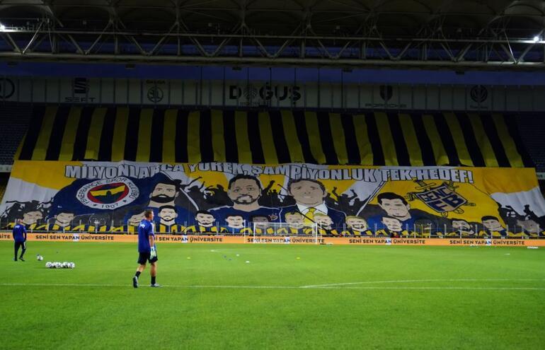Fenerbahçe taraftarından Hatayspor maçı öncesi takıma pankartlı destek