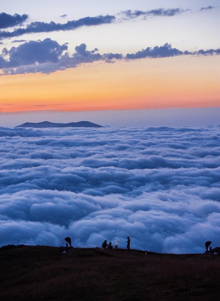 Bulutların üzerindeki yayla, ziyaretçilerini cezbediyor