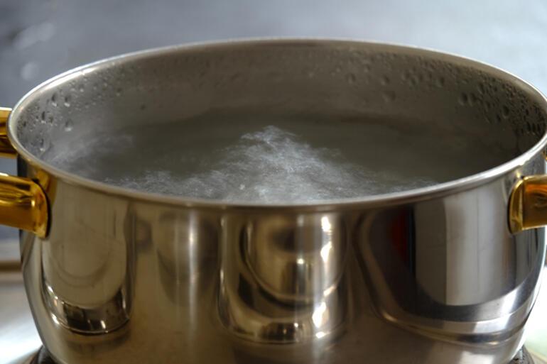 Mutfakların gizli kahramanı karbonat… Yemekten temizliğe her yerde kullanılıyor