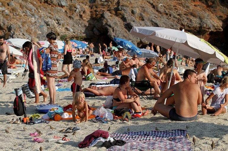 Alanya’da sahiller tıklım tıklım