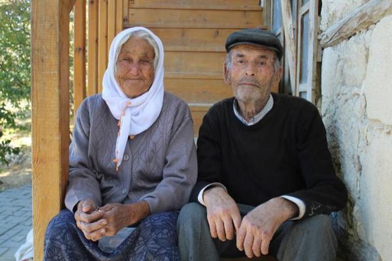 Oğlunun cenazesine yırtık lastik ayakkabılarıyla katılması yürek burkmuştu... Kahreden haber