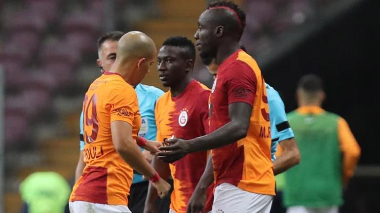 Son dakika haberi | Galatasaray - Fenerbahçe derbisinde hakemler direkten döndü