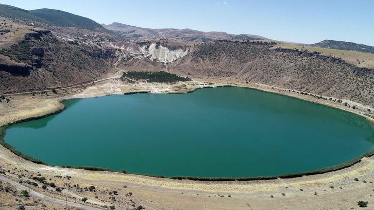 Kapadokya bölgesinde Narlı Göl güzelliği