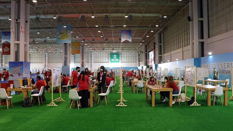 Türkiye'nin dört bir yanından gençler gelecekleri için Teknofest'te buluştu