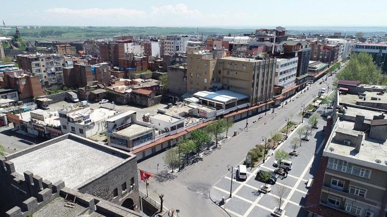 90 yıl önce top atışlarıyla 'hava gelmiyor' diye yıkılan Diyarbakır surları yeniden inşa edilecek