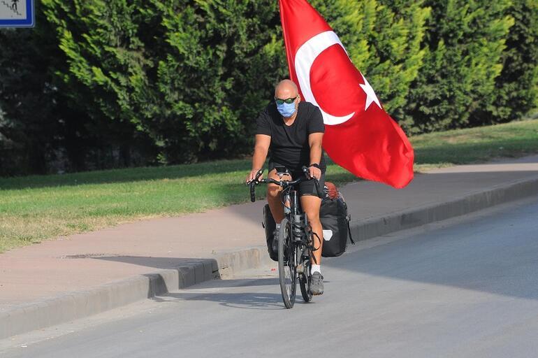 Türk kültürünü tanıtmak için bisikletiyle ülke ülke geziyor