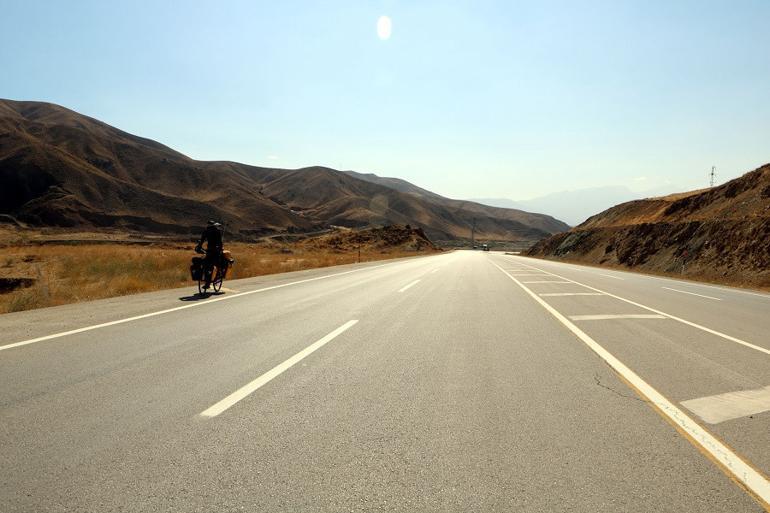 İran'dan yola çıktı, 7 bin kilometre pedal çevirdi