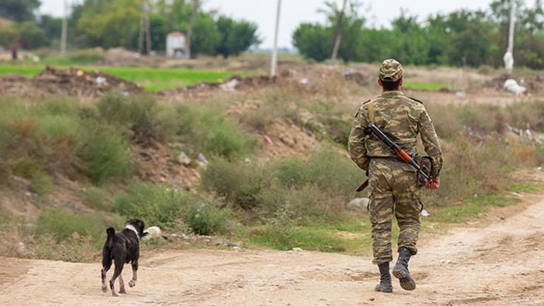 Hürriyet ateş hattında... Ermenistan bombalarından kaçan Azerbaycanlılar: ‘Yine çöllere yollara düştük’