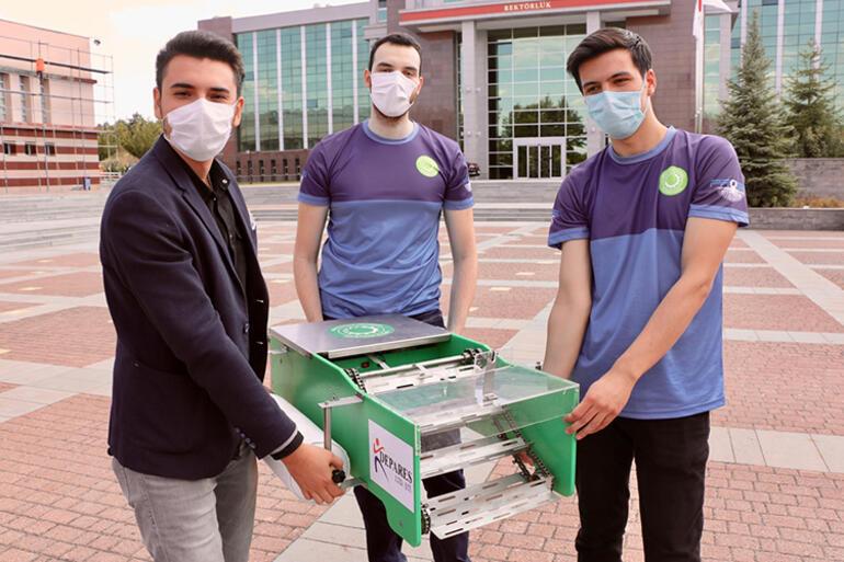 Eskişehir'de üniversite öğrencileri su yüzeyini temizleyen robot geliştirdi