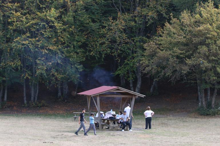 Abant sonbahar renkleriyle misafirlerini bekliyor