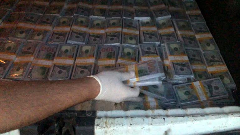 Mersinde sahte para operasyonu Bir çanta dolusu dolarla yakalandılar…