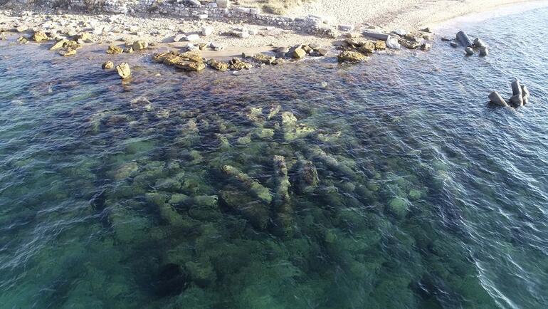 Denizdeki 2 bin yıllık granit sütunlar ilgi görüyor