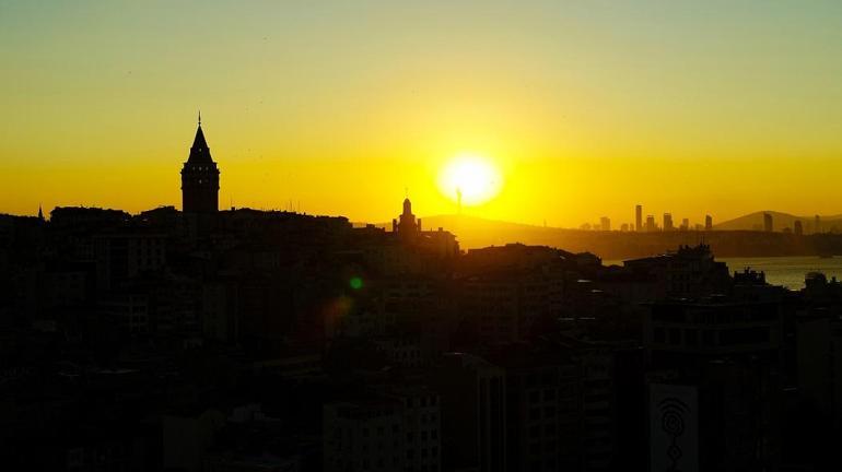 Restore edilen Galata Kulesi’nde eşsiz gün doğumu