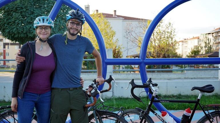 İsviçre'den bisikletle dünya turuna çıktılar