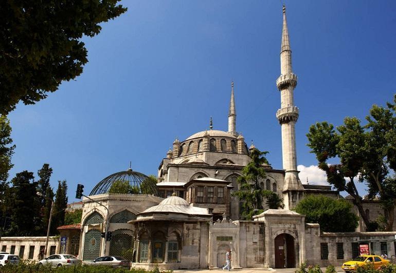 Lale Devri’ni Üsküdar’a taşıyan cami