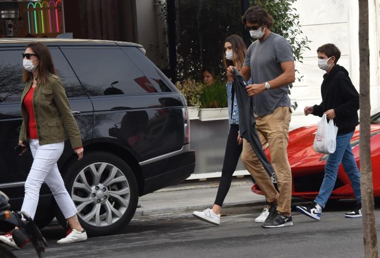 Kutluay Ailesi kahvaltıda