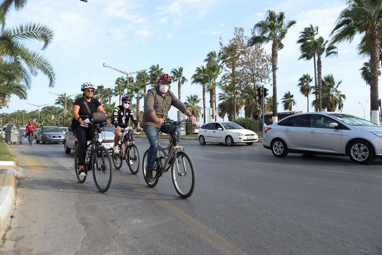 Bisikletliler trafikte 'görünür' olmak istiyor