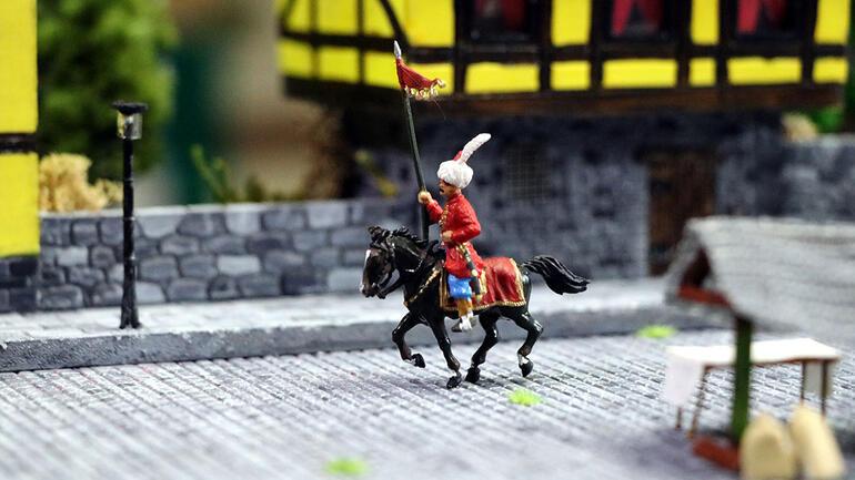 Tarihi kentleri ve savaşları yaptığı diorama çalışmalarıyla canlandırıyor
