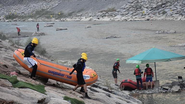 Hakkari'ye gelen sportmenler kentin tabiatına ve misafirperverliğine hayran kaldı