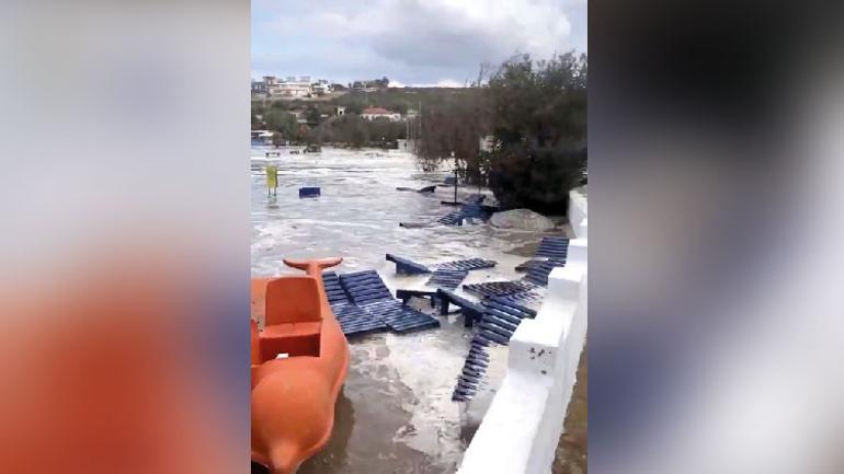 Egede deprem... Tsunami yuttu