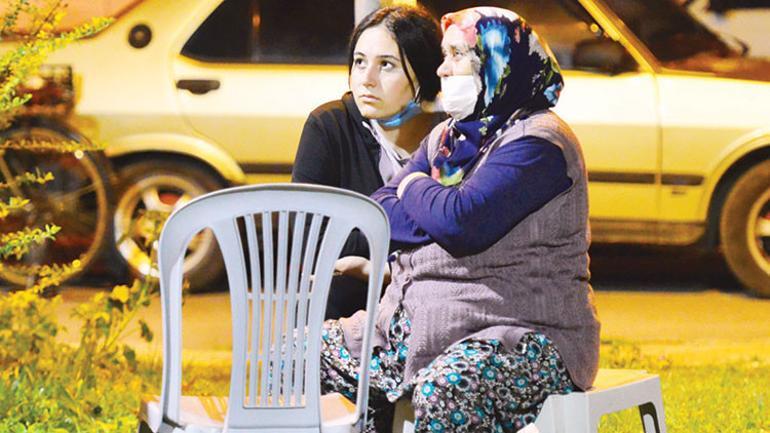 İzmir sokakta geceledi