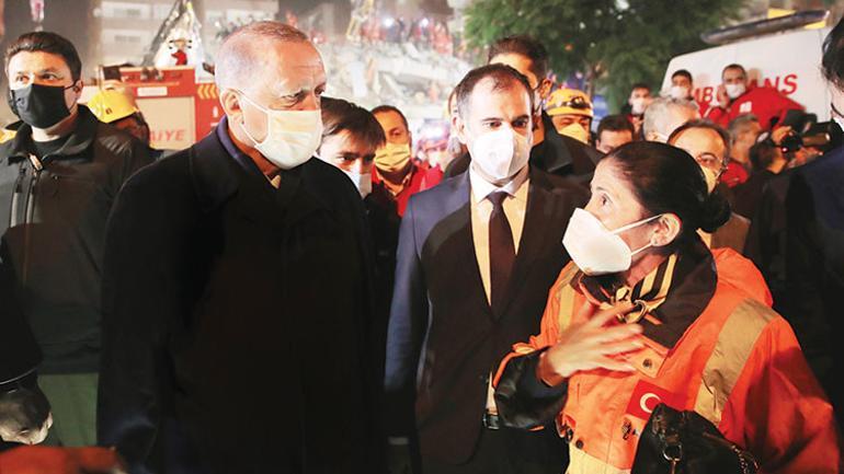 İzmir sokakta geceledi