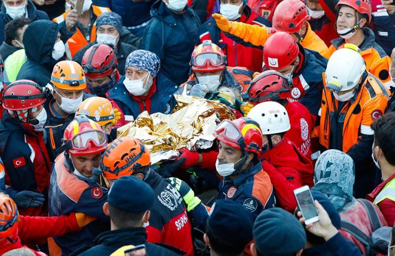 Son dakika: İzmirdeki depremden bir mucize haberi daha: 3 yaşındaki Elif 65 saat sonra enkazdan sağ çıkarıldı