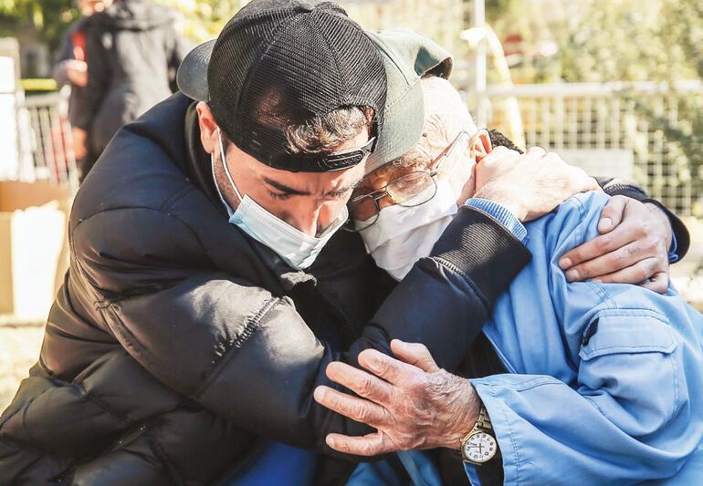 Deprem Sadece Binalari Degil Psikolojimizi De Yikti Fulya Soybas Kose Yazilari