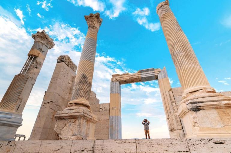 Türkiye’nin dünyadaki simgelerinden biri: Pamukkale... Mucizevi ve şifalı bir tarih masalı