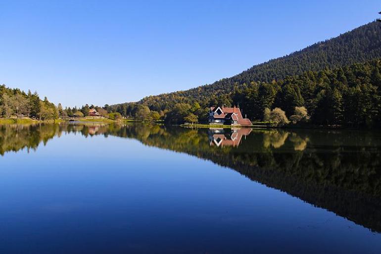 Bolu’da sonbahar masalsı manzaralar sunuyor