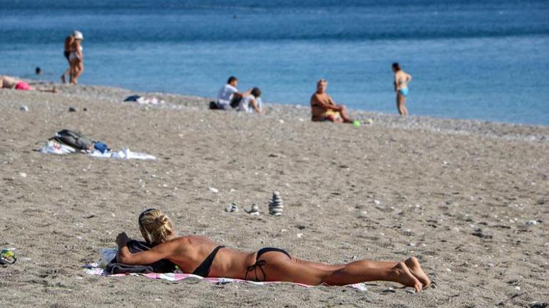Son dakika... Antalyada yazdan kalma günler... Denizlide ilk kar yağışı