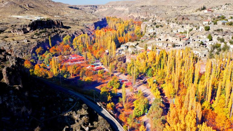 Ihlara Vadisi'ndeki sonbahar renkleri ziyaretçilerini hayran bırakıyor
