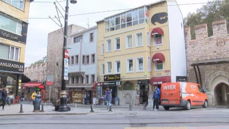 İstanbulda tarihi çeşme üstündeki binalar tepki çekti