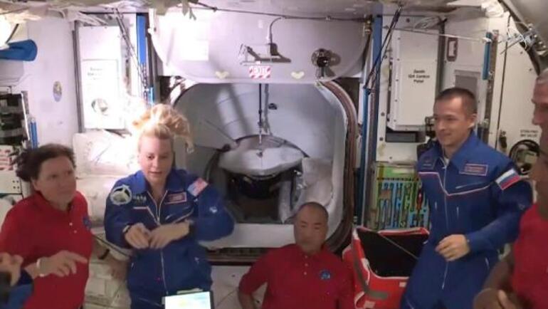 Last minute ... SpaceX successfully brought 4 NASA astronauts to the space station