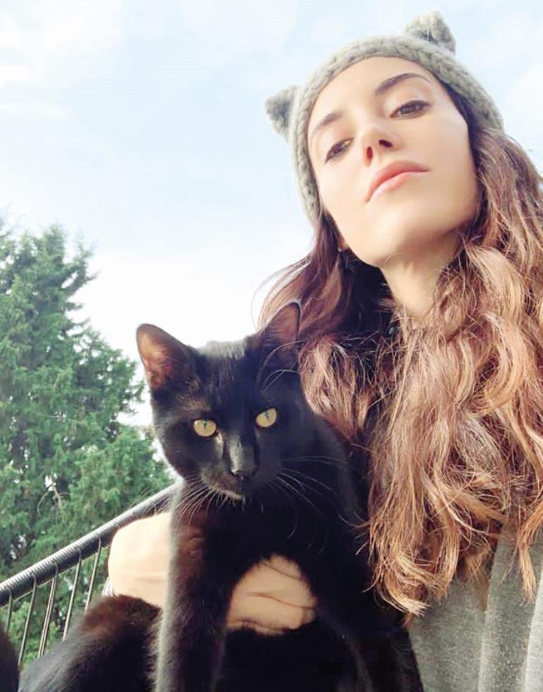 Cansu Dere: Hayvanların sesi olmalıyız