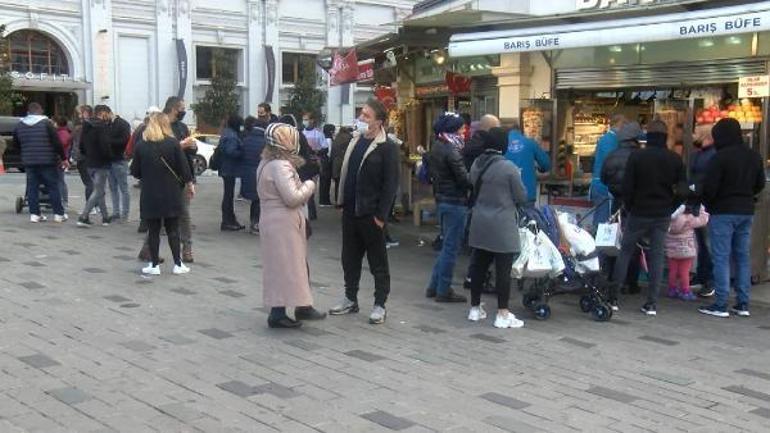 Busy on Istiklal Street There was a queue in front of the buffet ...