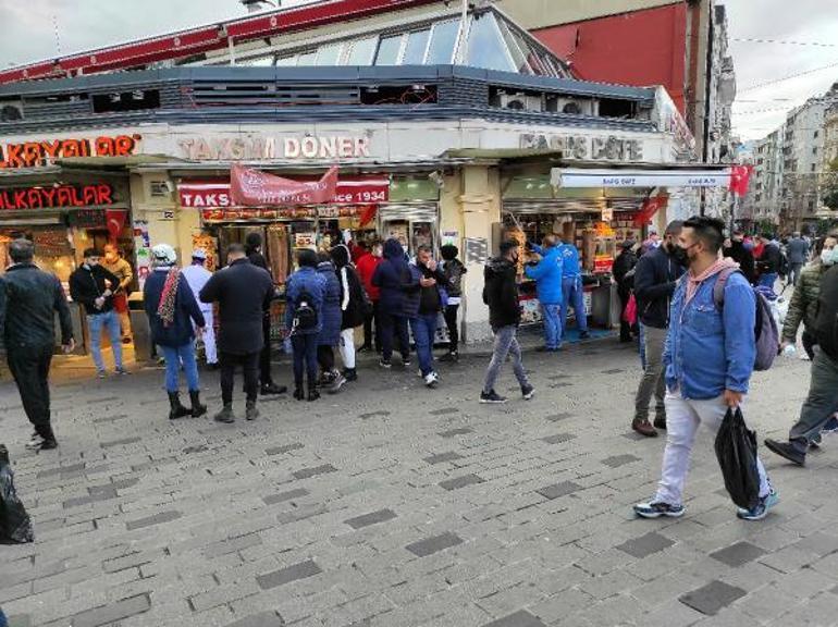 Busy on Istiklal Street There was a queue in front of the buffet ...