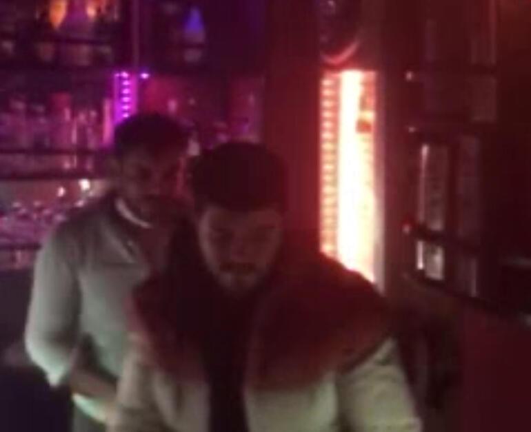 Beyoğlunda gece kulübüne baskın Polisi gören maskeyi taktı...