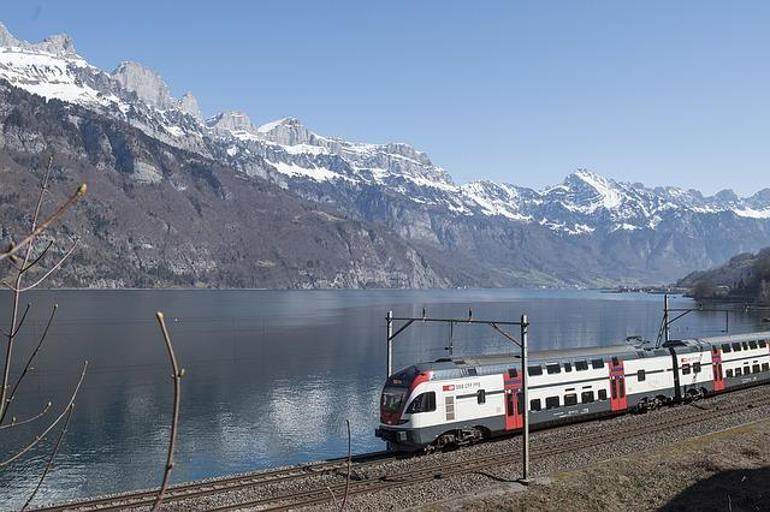 Bir başkadır tren yolculuğu